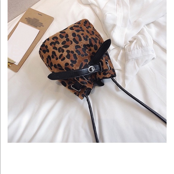 Leopard crossbody, messenger bag - Picture 5 of 7
